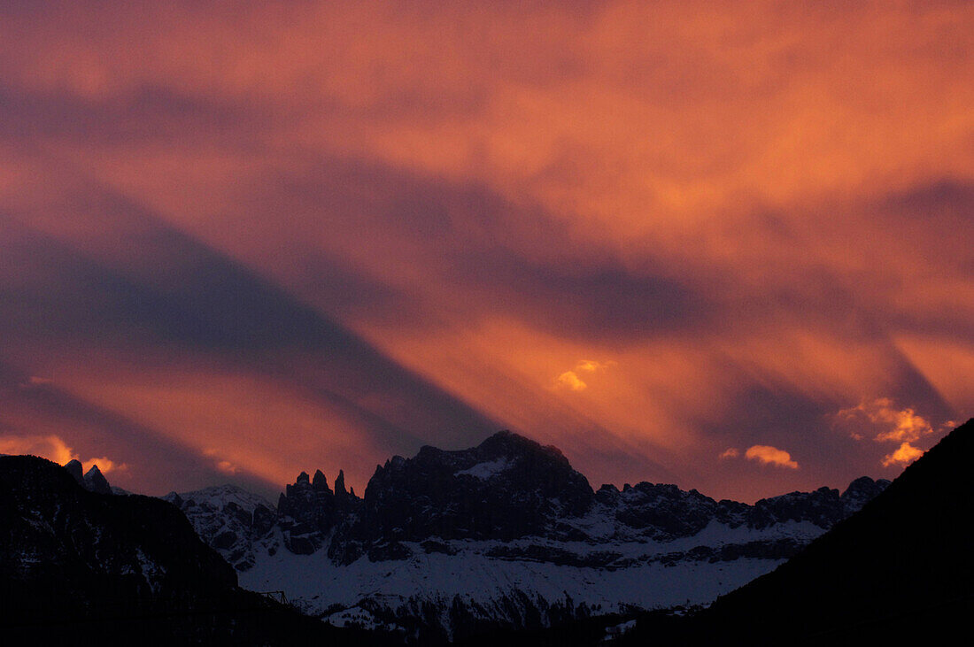 Rosengarten bei Morgengrauen, UNESCO Weltnaturerbe, Dolomiten, Alto Adige, Südtirol, Italien