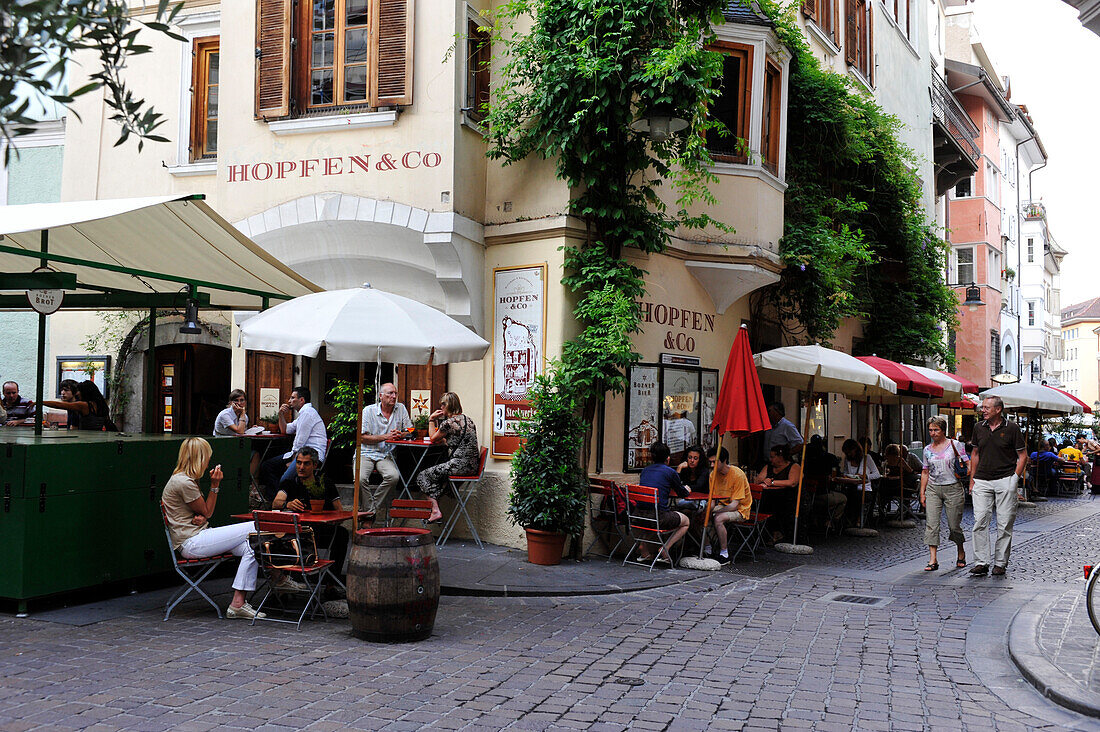 People in restaurants at the old town, Bolzano, South Tyrol, Alto Adige, Italy, Europe