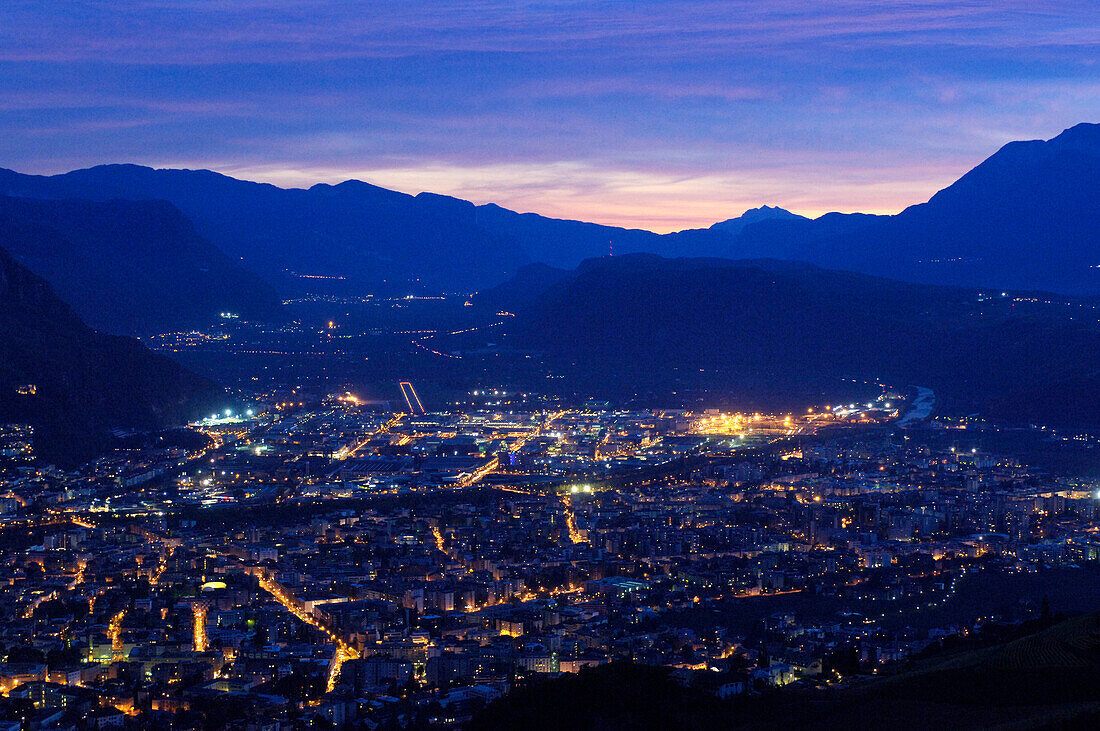 View of the town of Bolzano in the evening, Bolzano, South Tyrol, Alto Adige, Italy, Europe