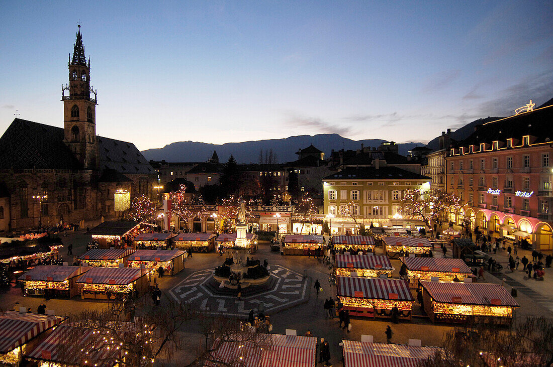 Christmas market in front of Bolzano cathedral in the evening, Bolzano, South Tyrol, Alto Adige, Italy, Europe