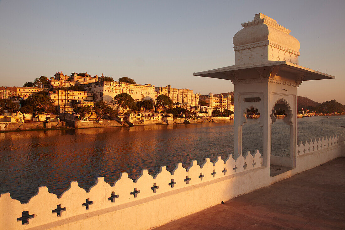 The city palace view from the roof of the Amet Havelli hotel, Udaipur Rajasthan India