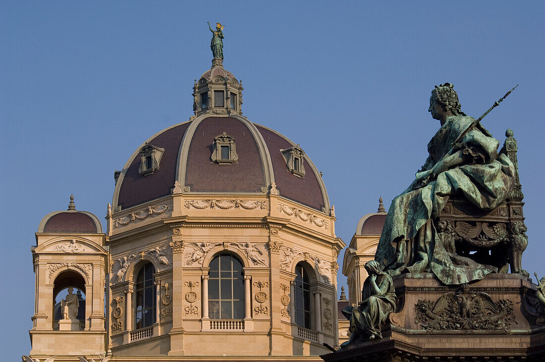Kunsthistorisches Museum and Maria Theresien Statue, Vienna, Austria