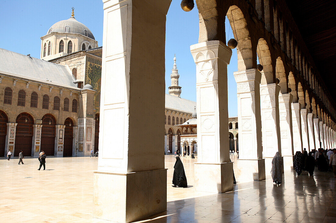 Collonade in mosque courtyard, Ummayad Mosque
