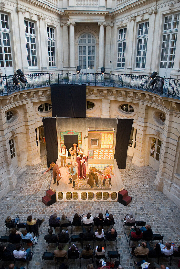 France, Paris, hôtel de Beauvais, open air theatre