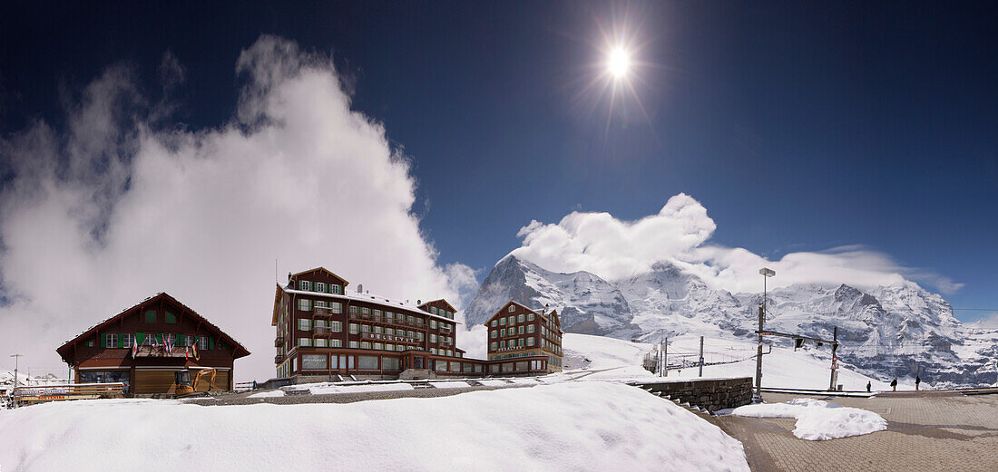 Kleine Scheidegg mit Hotel Bellevue, Neuschnee im Frühsommer, Grindelwald, Berner Oberland, Schweiz