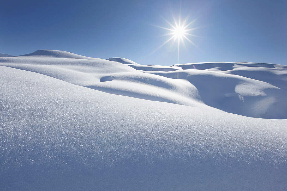 Unberührter Tiefschnee, Klösterle, Arlberggebiet, Österreich