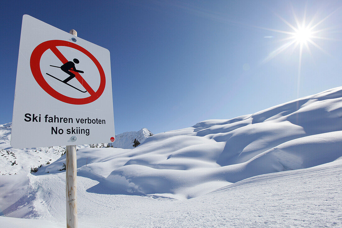 Prohibition sign, No Skiing, Kloesterle, Arlberg, Tyrol, Austria