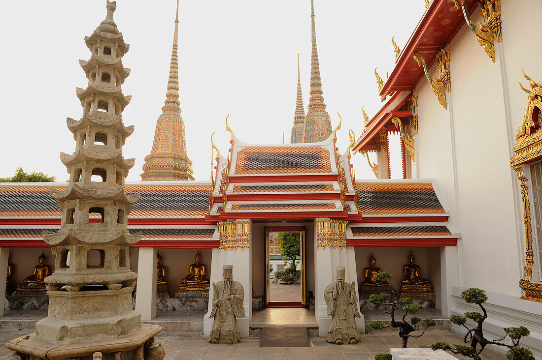 Garden, Temple of the Reclining Buddha, Wat Pho, Bangkok, Thailand, Asia