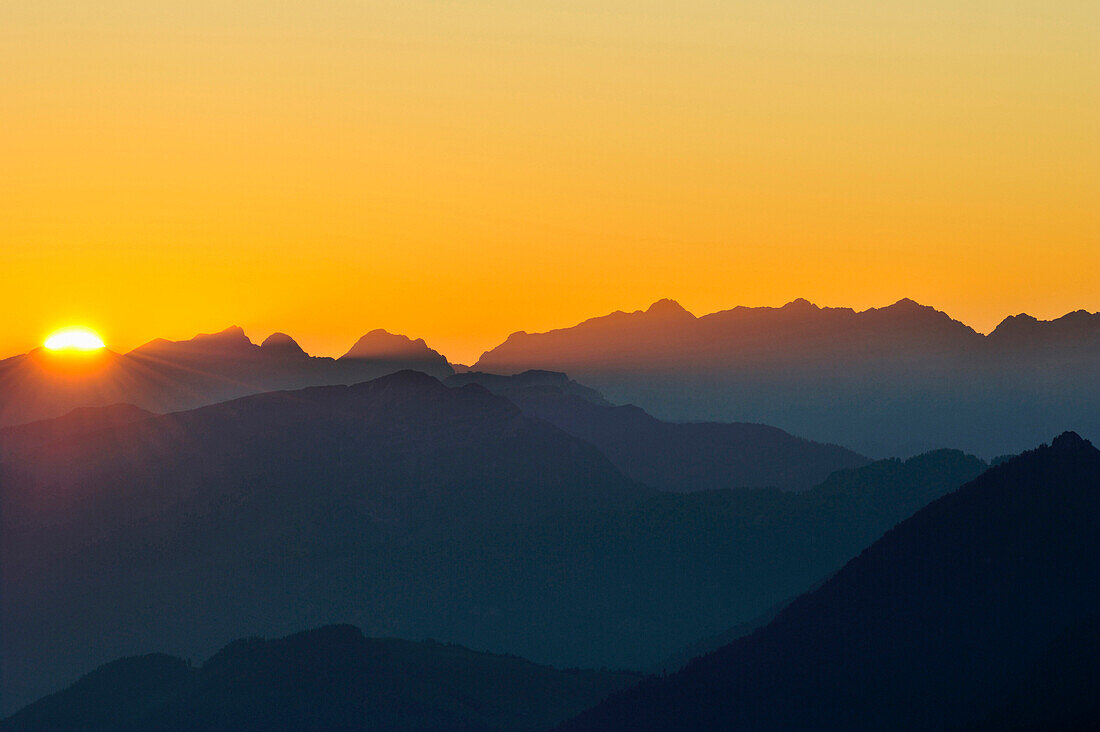 Sonnenaufgang über Reiteralm und Watzmann, Berchtesgadener Alpen, Oberbayern, Bayern, Deutschland