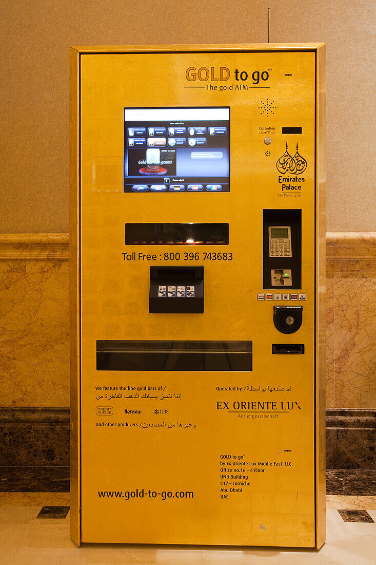 Goldautomat, Ein Geldautomat, an dem man Goldbarren und Goldstücke kaufen kann, Lobby des Emirates Palace Hotel, Abu Dhabi, Vereinigte Arabische Emirate