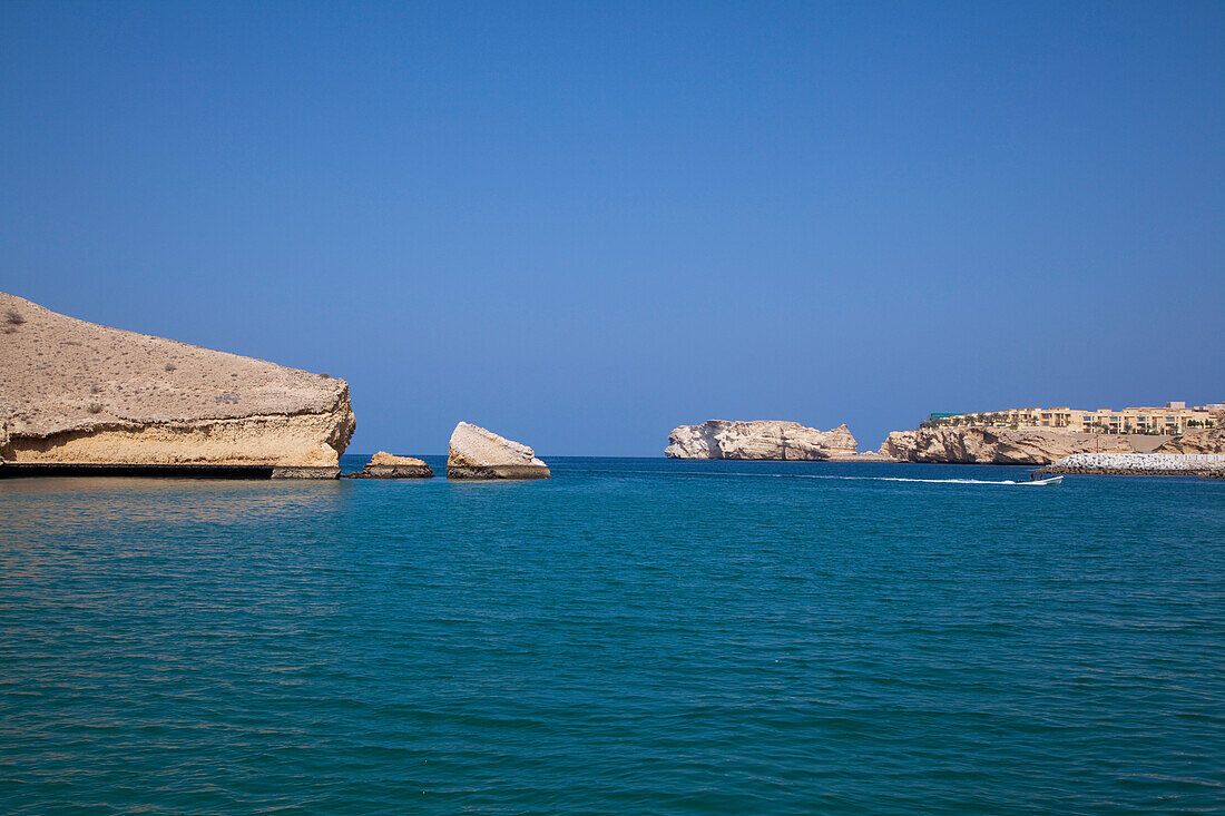 Bay and rocks near Oman Dive Centre, Muscat, Masqat, Oman, Arabian Peninsula