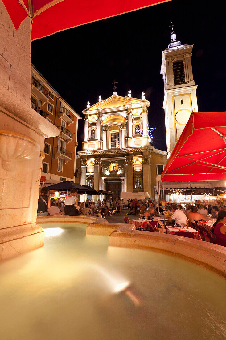 Brunnen La Claire Fontaine vor der Kathedrale am Abend, Nizza, Frankreich, Europa