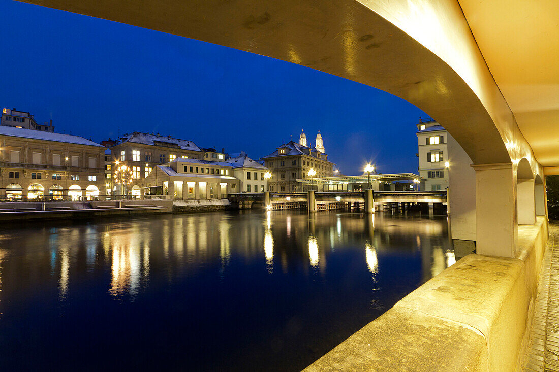 Akaden an der Limmat, Zürich, Schweiz