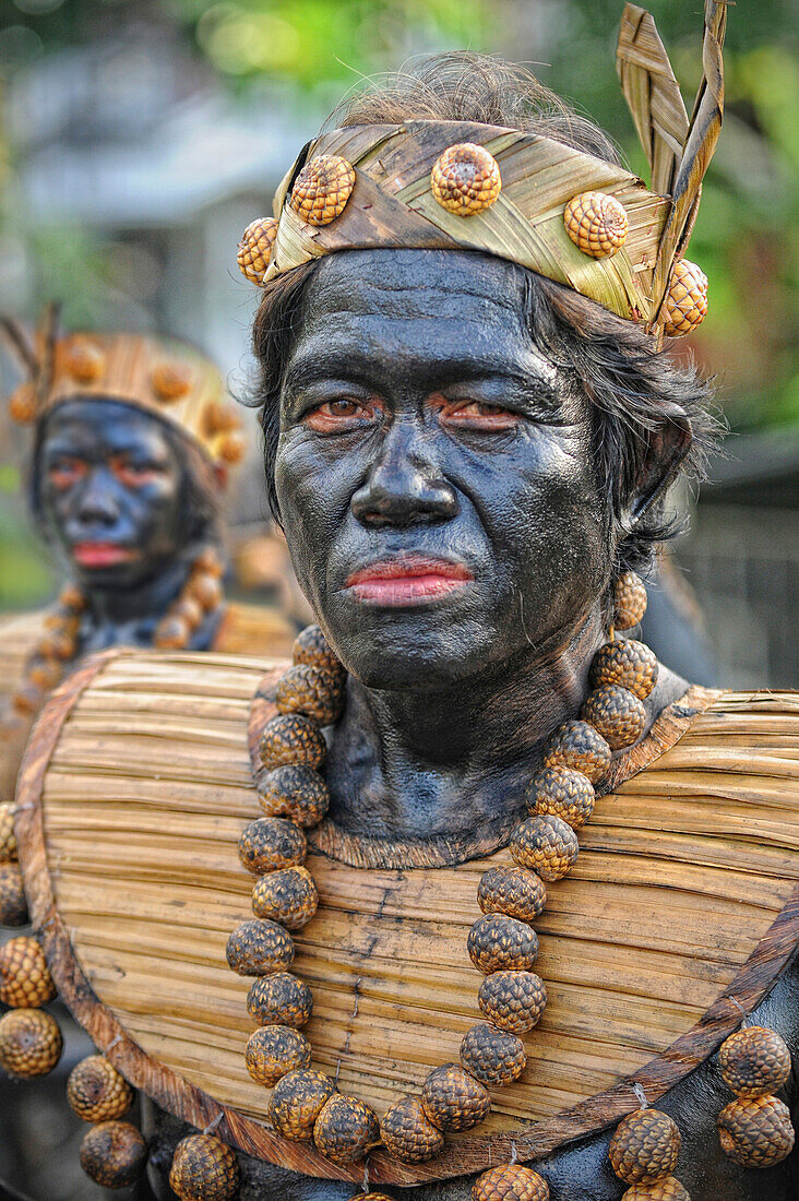 Mann mit schwarzer Gesichtsbemahlung, Festival Ati Atihan, Kalibo, Aklan, Panay Insel, Visayas,  Philippinen