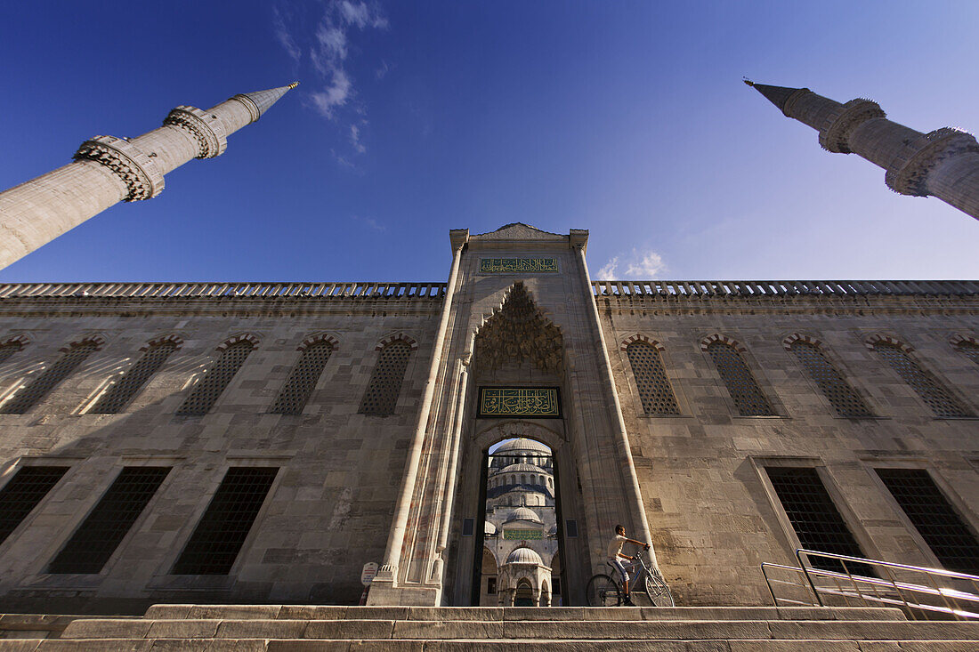 Eingang der Blauen Moschee, Istanbul, Türkei, Europa