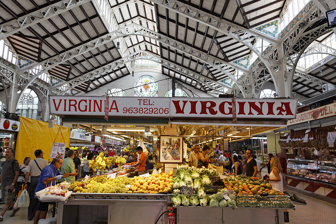 Gemüsestand im Zentralmarkt Mercado Central, Valencia, Spanien, Europa