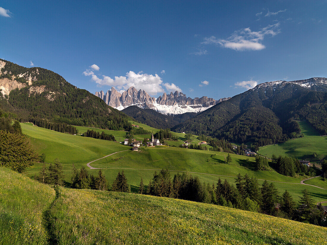 Bergdorf, Le Odle, Val di Funes, Südtirol, Trentino-Alto Adige, Italien