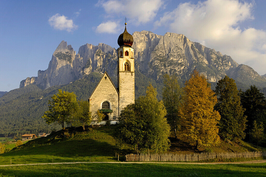 Saint Konstantin Church, Voels am Schlern, Schlern, UNESCO wordl natural heritage, Dolomites, South Tyrol, Trentino-Alto Adige, Italy