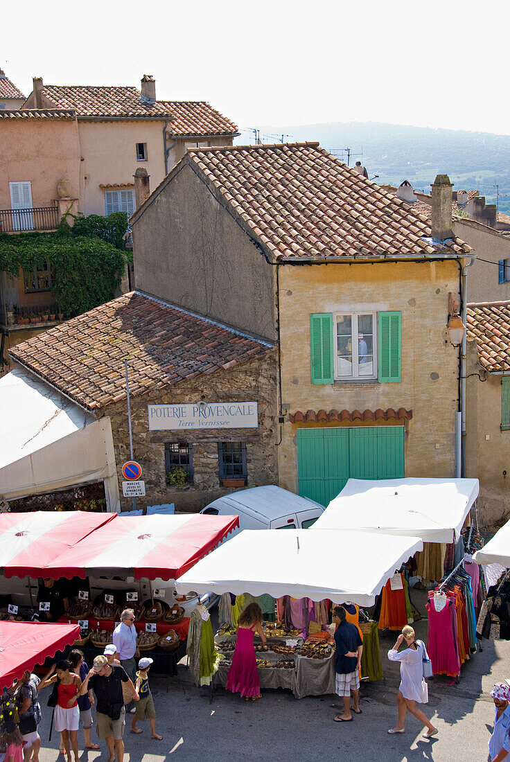 France, Var, Ramatuelle village. General view on a market day in summer
