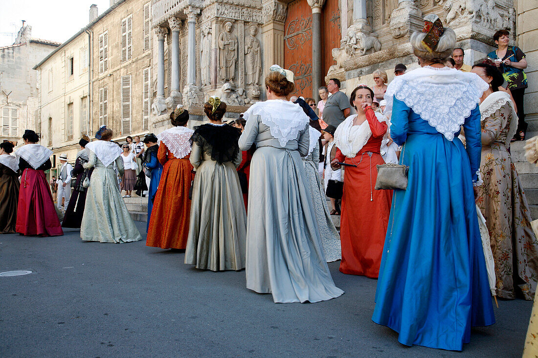 France, Provence Alpes Cote D'Azur, Bouches du Rhône (13), Arles, Arlesienne, Costume festivity, Replubique square