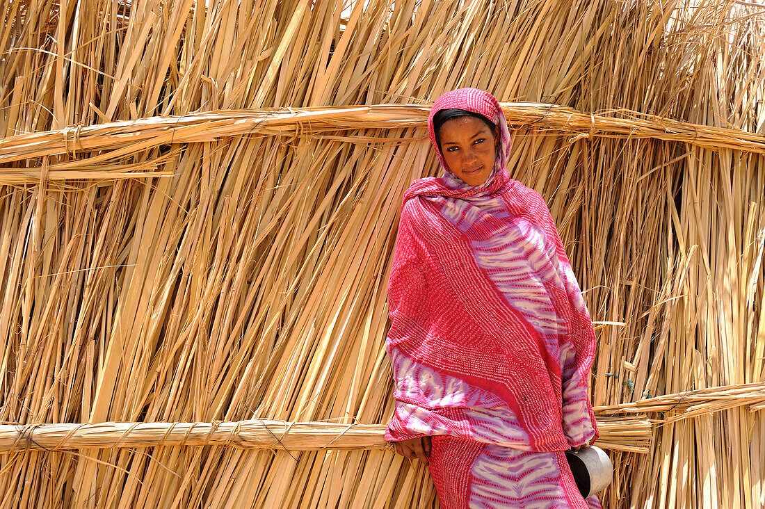 Algeria, region of Tamanrasset, Ahaggar desert, tuareg woman