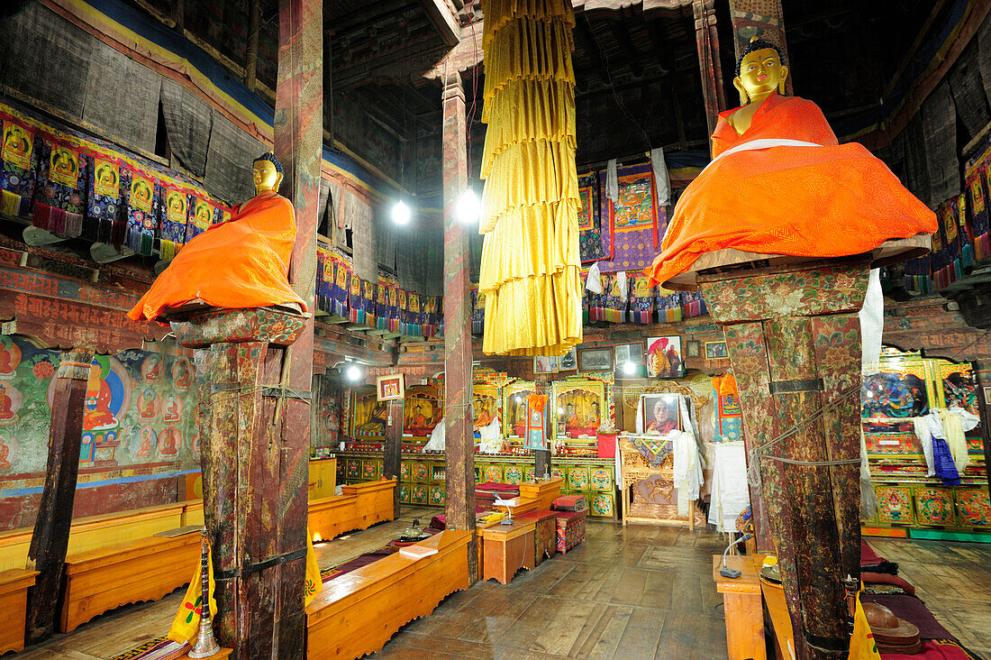 Tempelraum, Kloster Thikse, Thiksey, Leh, Industal, Ladakh, Jammu und Kashmir, Indien