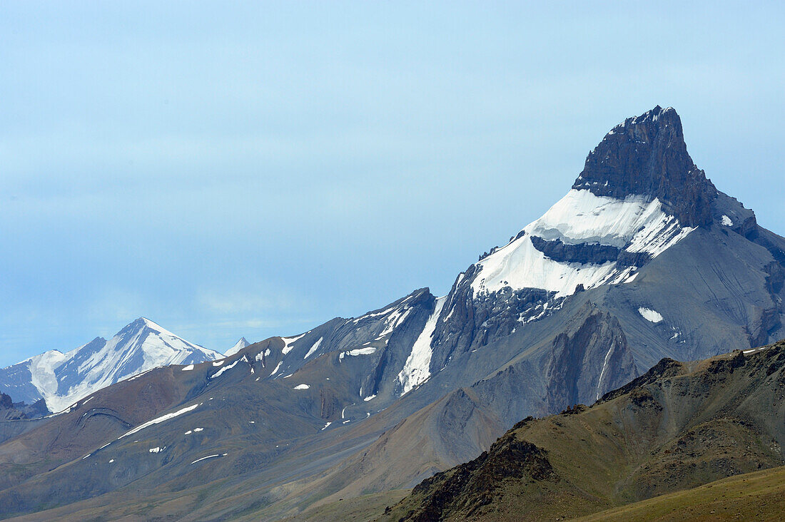 Glacier-covered summit, pass Sirsir La, between Honupatta and Photoksar, Zanskar Range Traverse, Zanskar Range, Zanskar, Ladakh, India