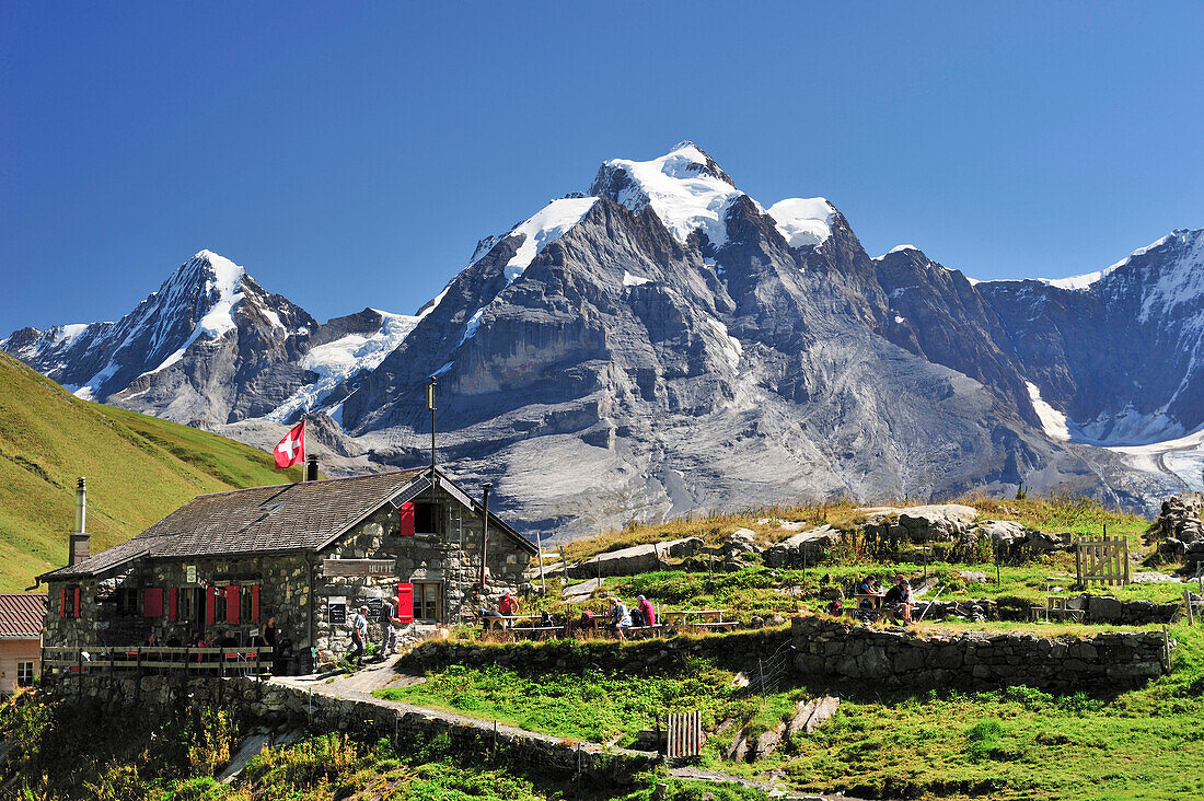 Rotstockhütte mit Blick auf Mönch und Jungfrau, Schweizer Alpen Jungfrau-Aletsch, Berner Oberland, Kanton Bern, Schweiz