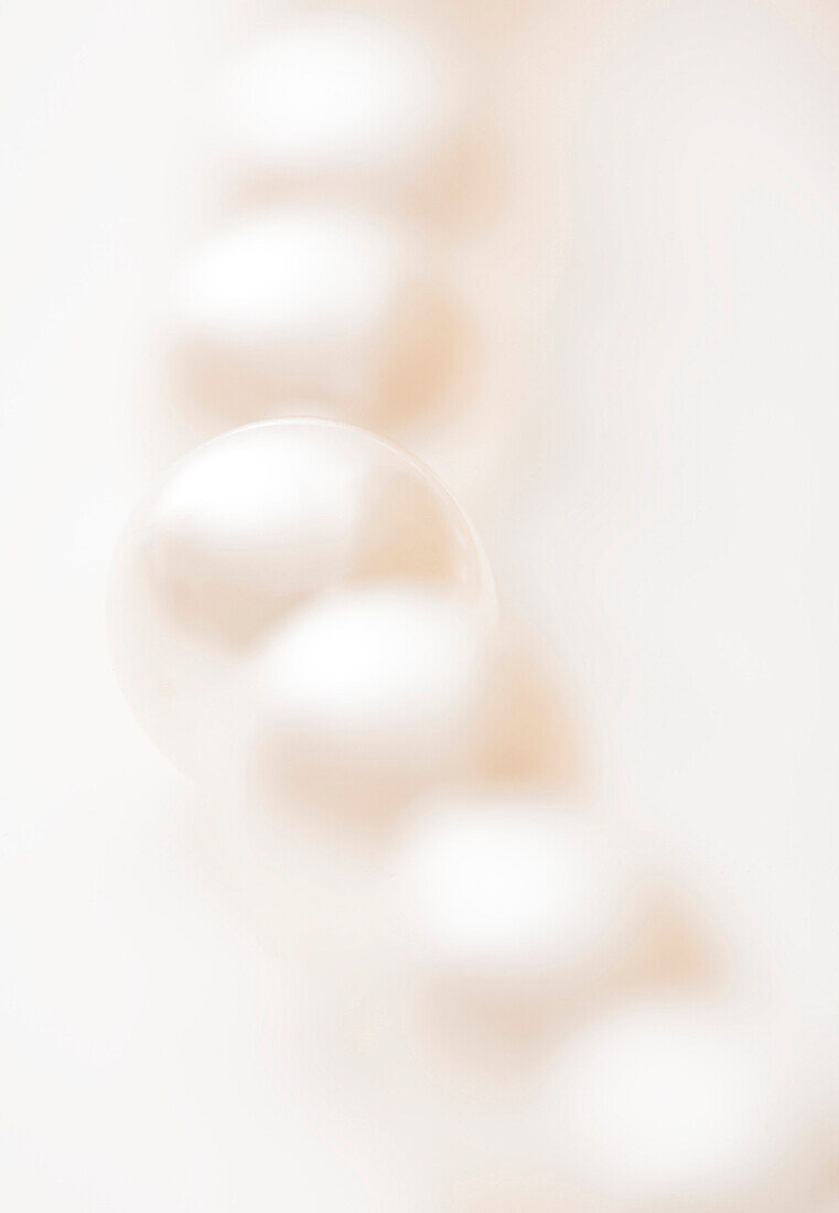 Blurred Pearls, Close-Up