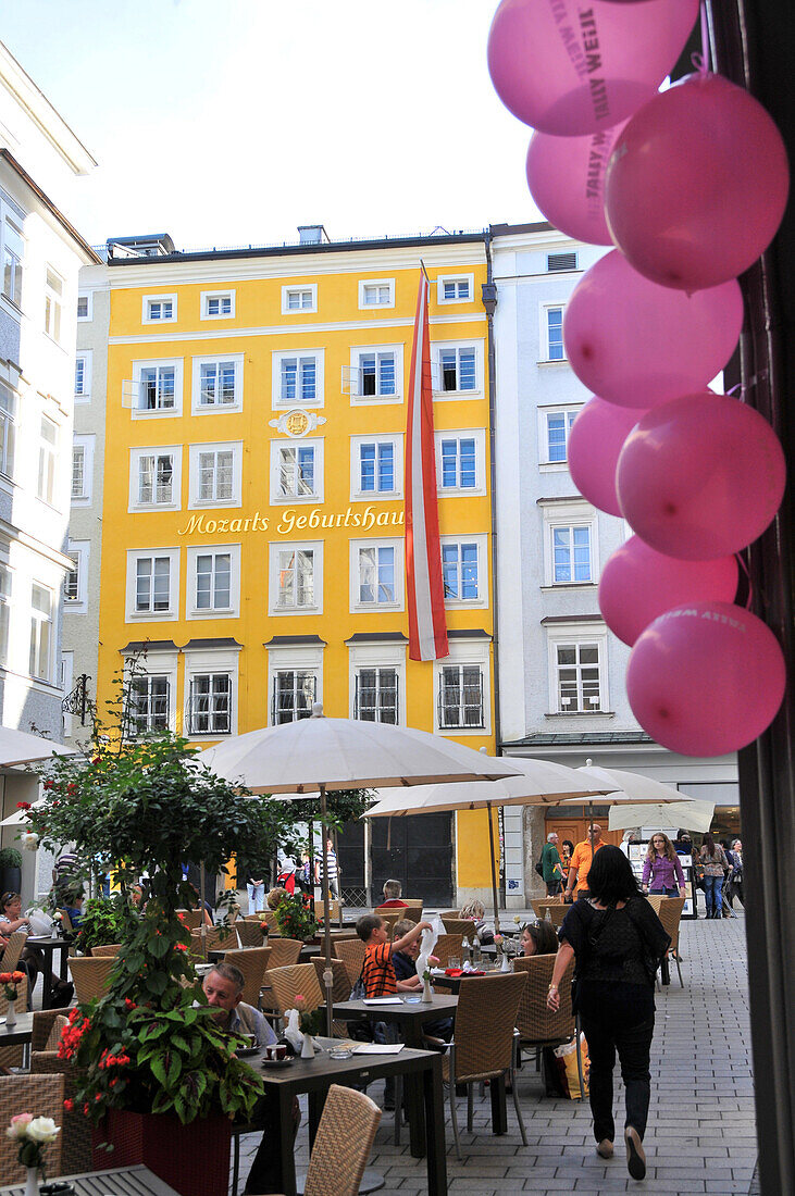 Hagenauer Platz und Mozarts Geburtshaus, Altstadt, Salzburg, Österreich