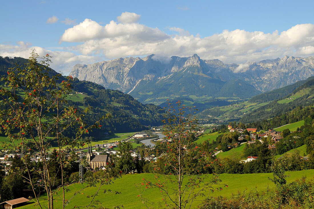 Landschaft mit Tennengebirge bei St. Johann im Pongau, Salzburg-Land, Österreich