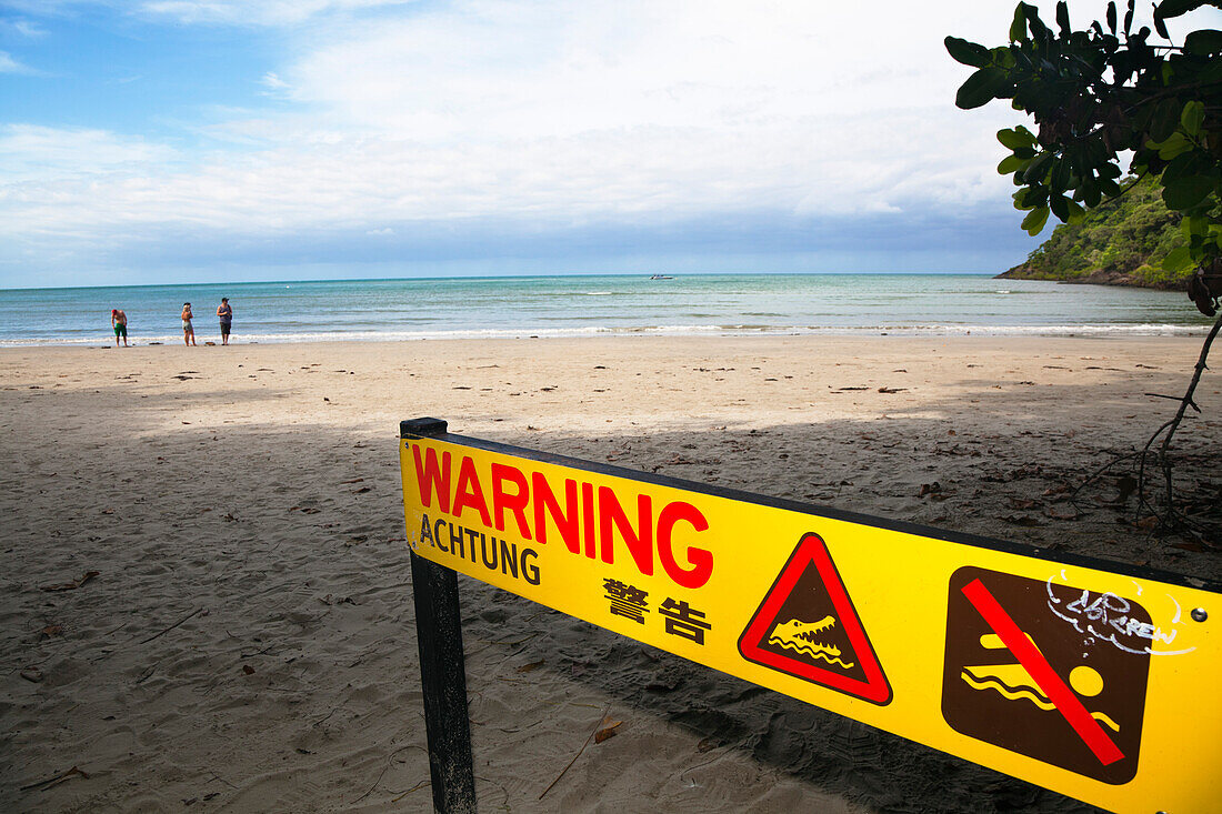 Crocodile-Warning sign on Cape Tribulation beach, Pacific Ocean, North Queensland, Australia