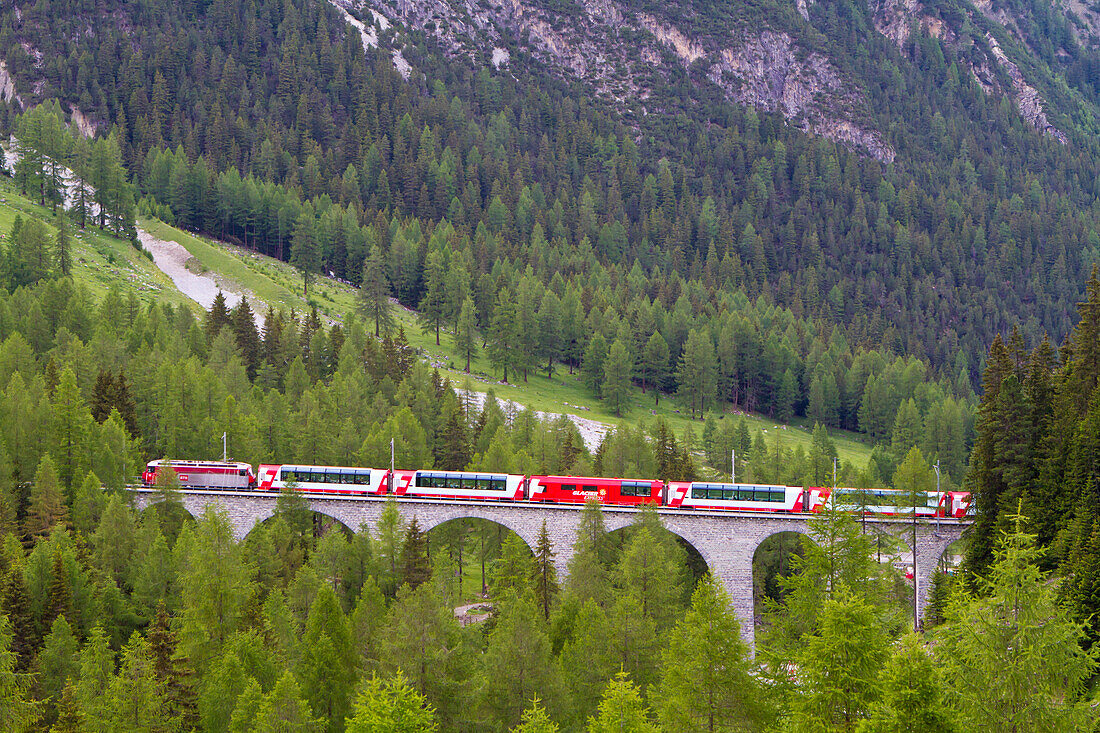 Train, Glacier Express, crossing a viaduct on the Albula line, Albula Valley, Graubuenden, Switzerland