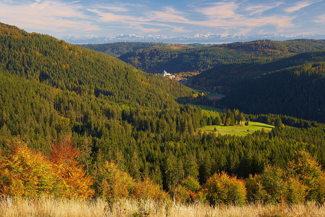 Blick auf St Blasien, Schweizer Alpen, Herbsttag, Südschwarzwald, Schwarzwald, Baden-Württemberg, Deutschland, Europa