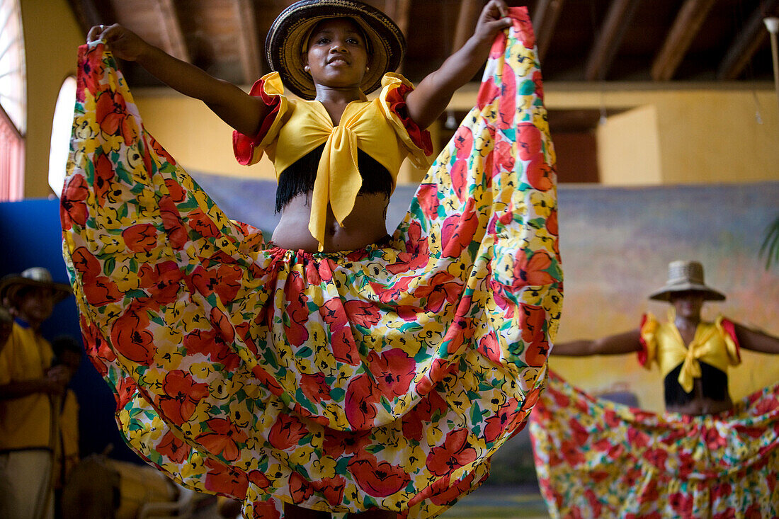 Dancers in traditional dress, Cartagena, Colombia