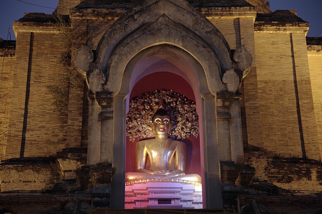 Thailand, Chiang Mai, Wat Chedi Luang buddhist temple