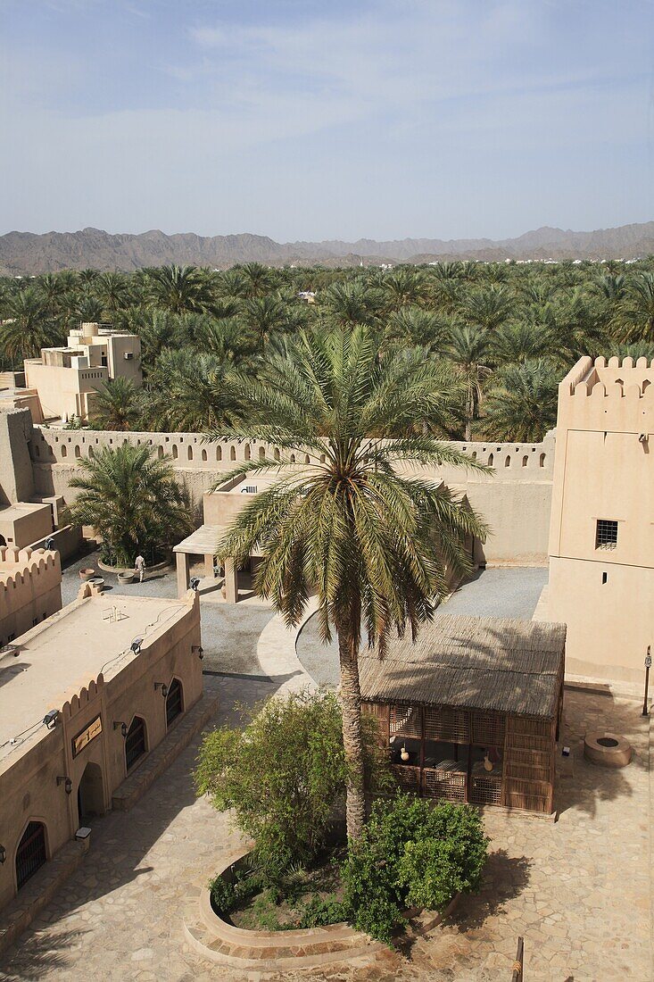 Oman, Al-Dakhiliyah, Nizwa, fort, scenery