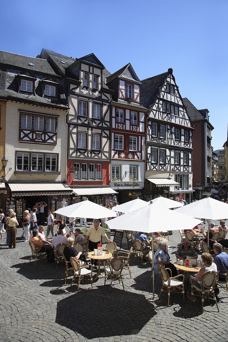 Germany, Rhineland-Palatinate, Cochem, main square, typical architecture
