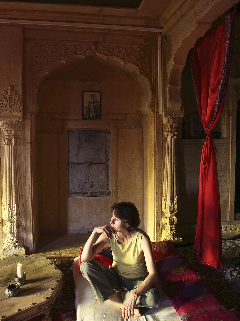 India, Rajasthan, Jaisalmer, Shreenath Palace Hotel, room, western tourist