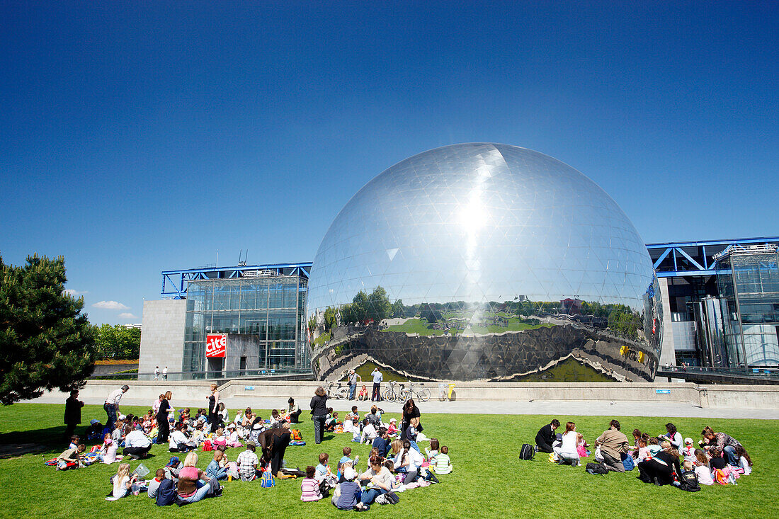 France, Paris, parc de La Villette, Cité des Sciences et de l'Industrie, La Géode omnimax