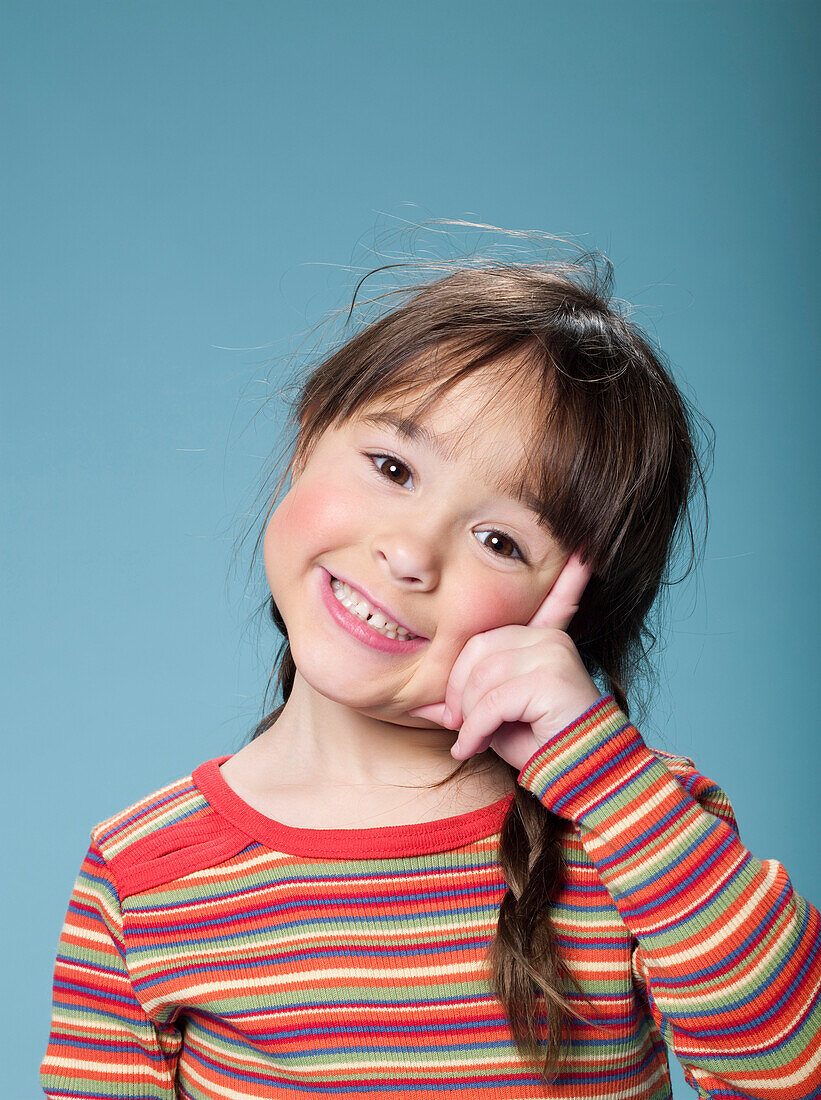 Portrait of smiling little girl – License image – 70374761 lookphotos