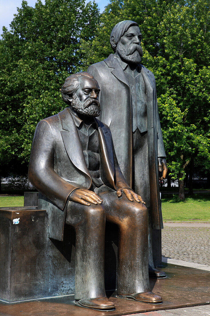 Germany, Berlin, Mitte, Marx-Engels-Forum, Marx and Engels statue