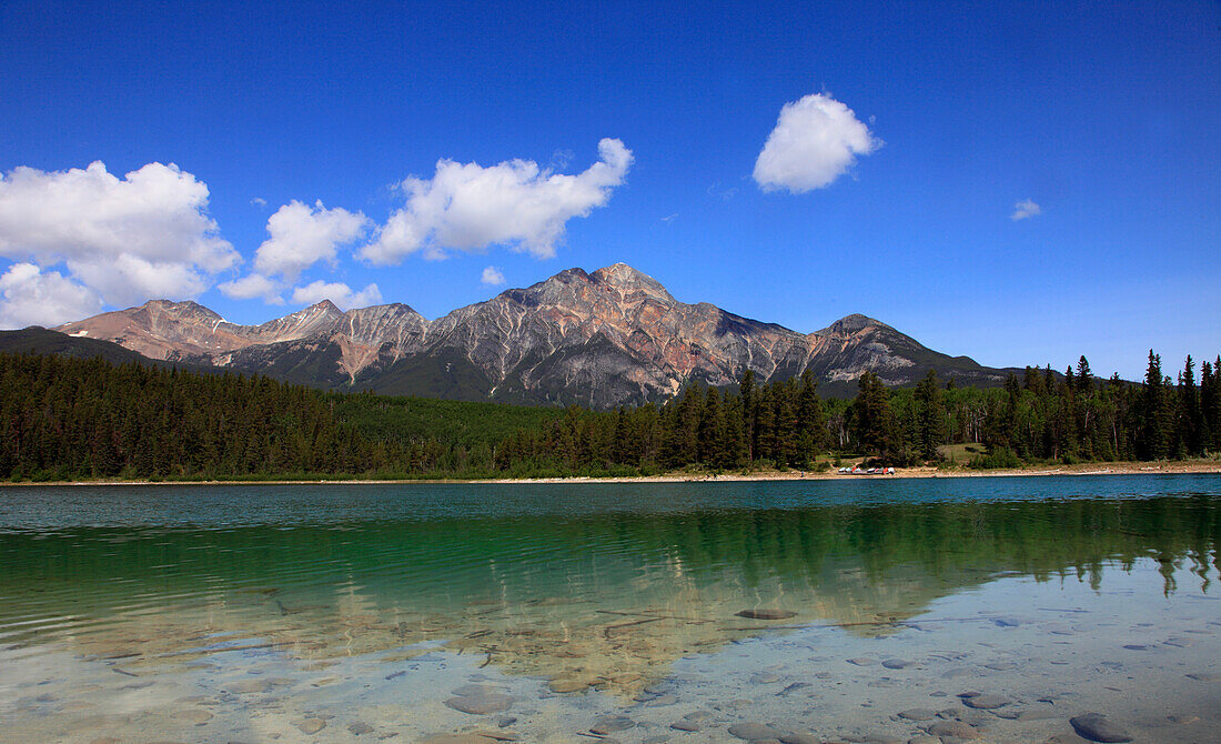 Canada, Alberta, Jasper National Park, Pyramid Mountain, Patricia Lake