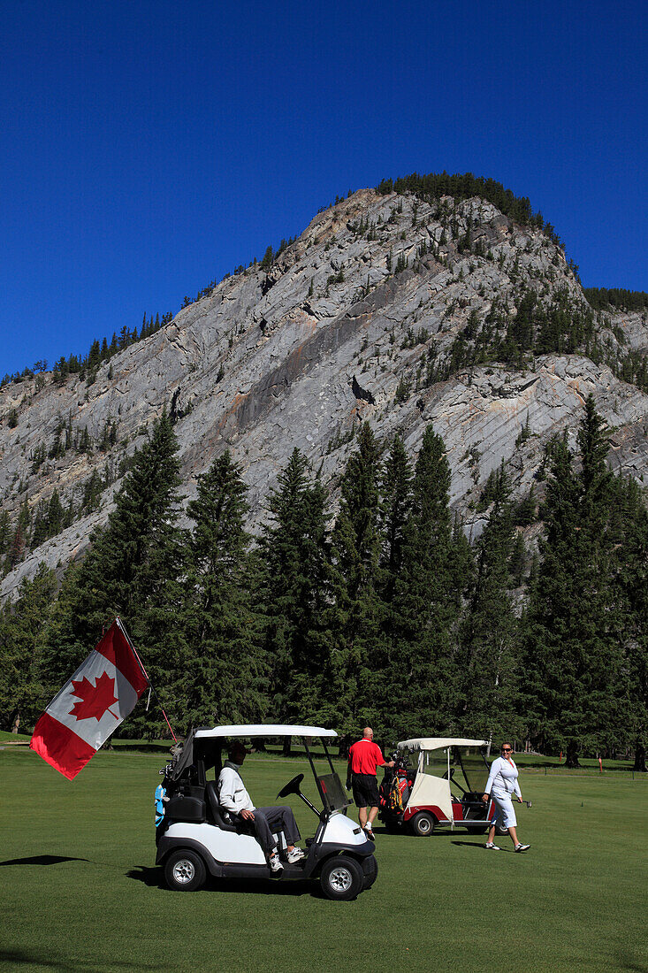 Canada, Alberta, Banff National Park, Tunnel mountain, golf course