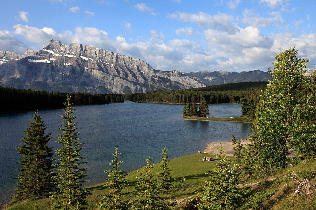 Canada, Alberta, Banff National Park, Two Jack Lake, Mount Rundle