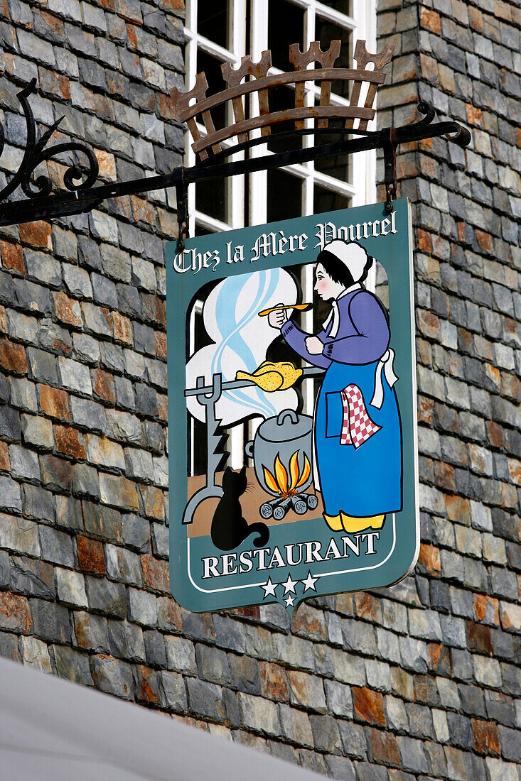 France, Brittany, Cote d'Armor, Dinan (Rance valley), medieval city, Chez la Mere Pourcel restaurant, Merciers square