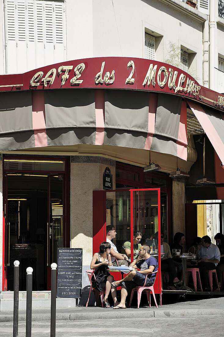 France, Paris, Montmartre, café terrace