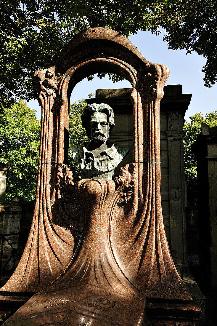 France, Paris, Montmartre cemetery, Emile Zola's grave