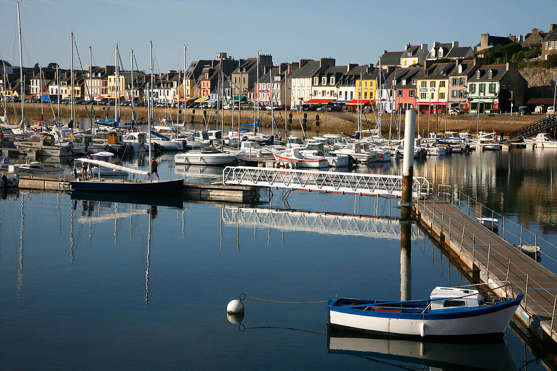 France, Brittany, Finistere (29), Crozon peninsula, Camaret sur Mer, marina