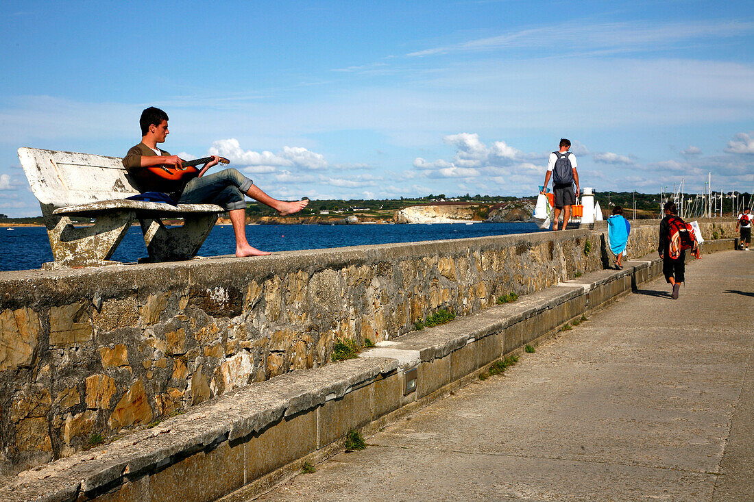 France, Brittany, Finistere (29), Crozon peninsula, Camaret sur Mer, harbour